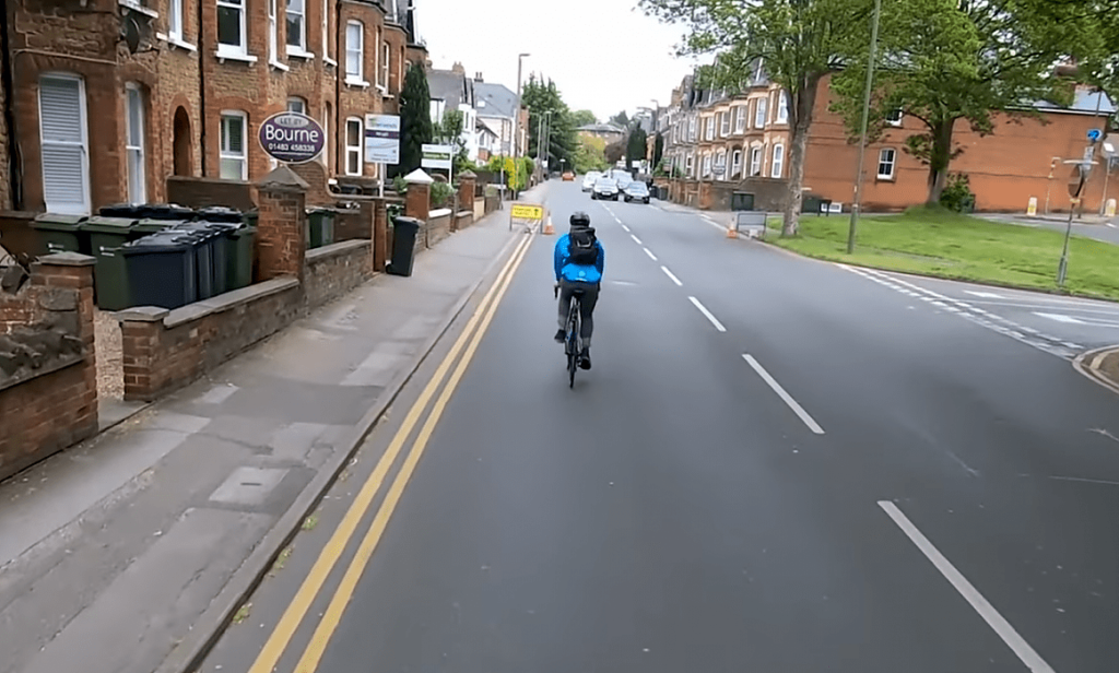 cyclist-riding-in-primary-position 