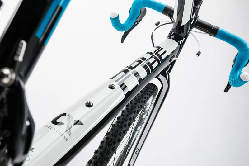 Cube Cross Race in Black White