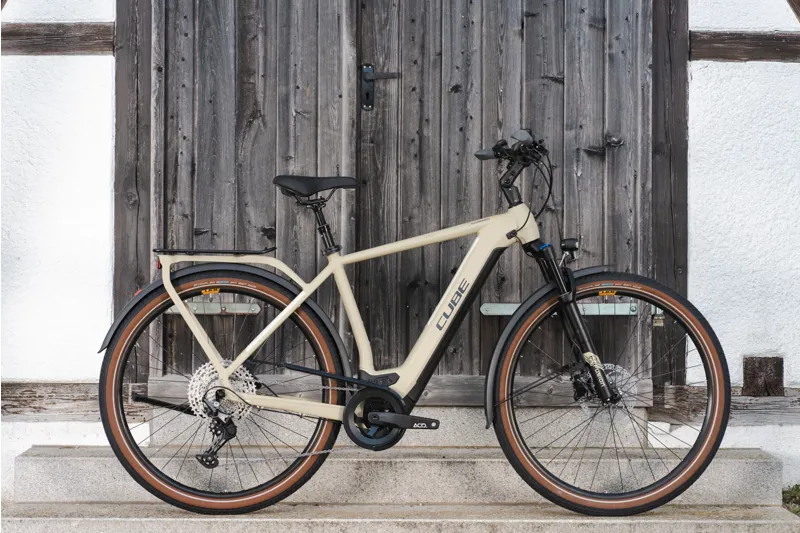Velo cube kathmandu hybrid pro 625 hotsell