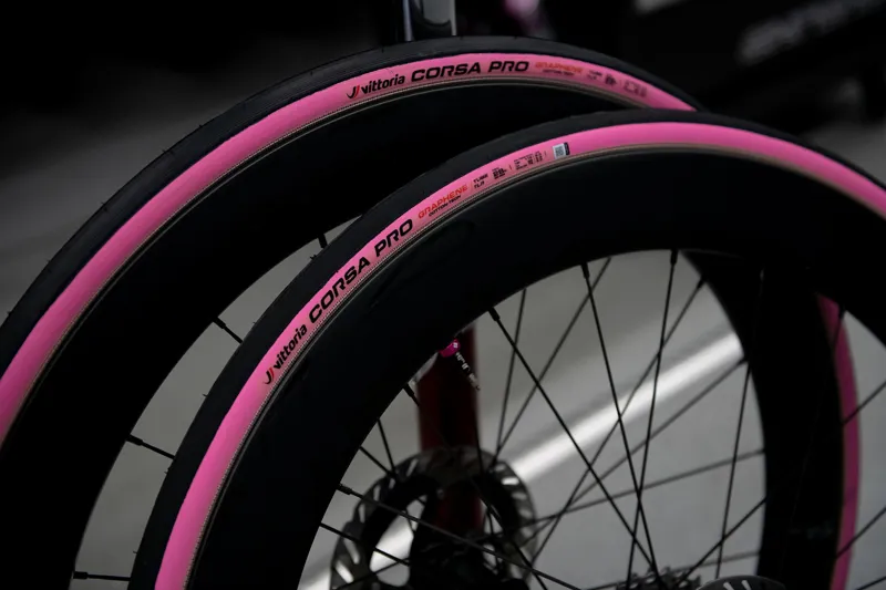 Vittoria Corsa Pro 700x28c Fold TLR Pink Giro LTD G2.0