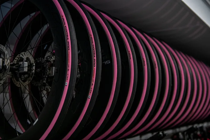 Vittoria Corsa Pro 700x28c Fold TLR Pink Giro LTD G2.0